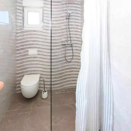 Amazing In With Wifi Mandre