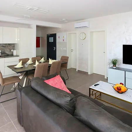 Amazing In With Jacuzzi Apartmán *