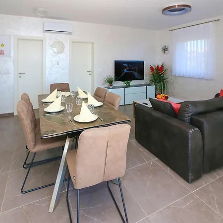 Appartement En Bord De Mer À Mandre Avec Wi-Fi Mandre